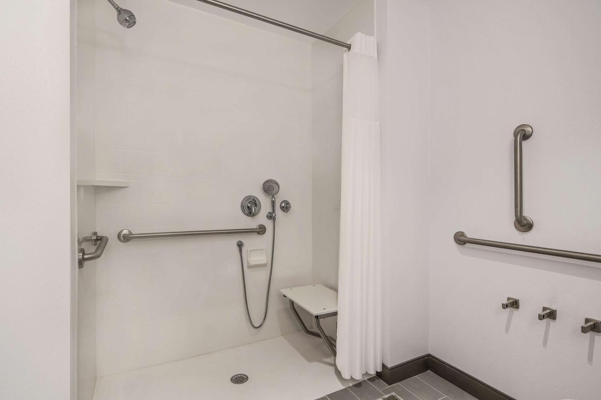 Hampton Inn & Suites Raleigh Midtown, Nc Esterno foto